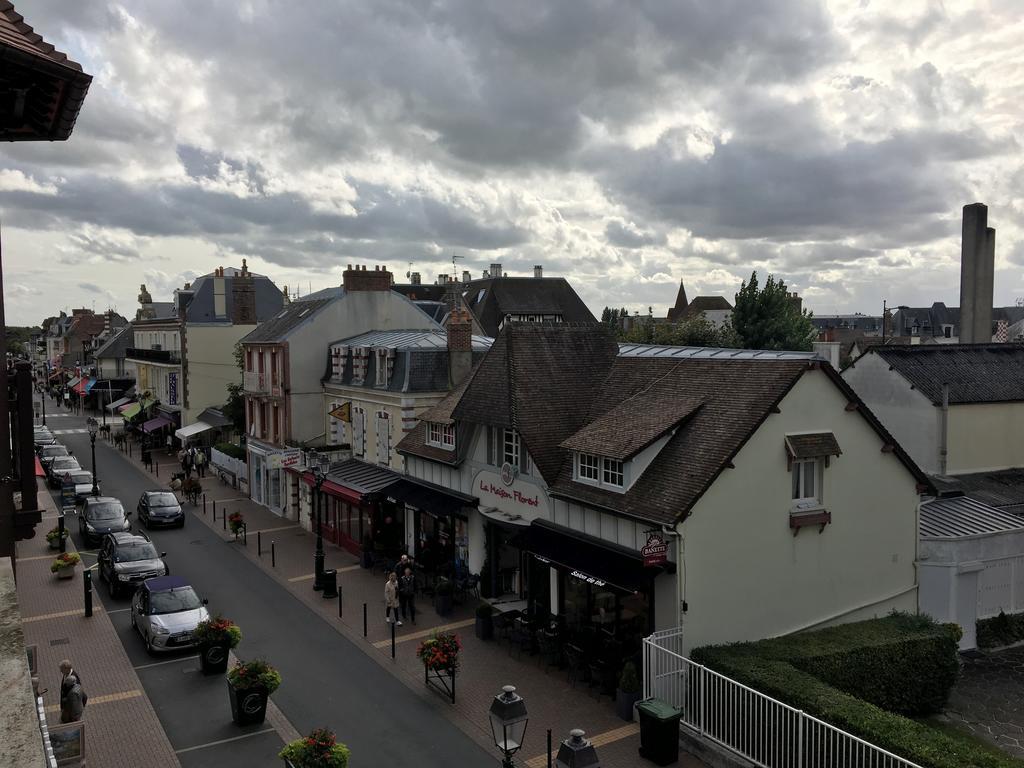 De Paris 3*